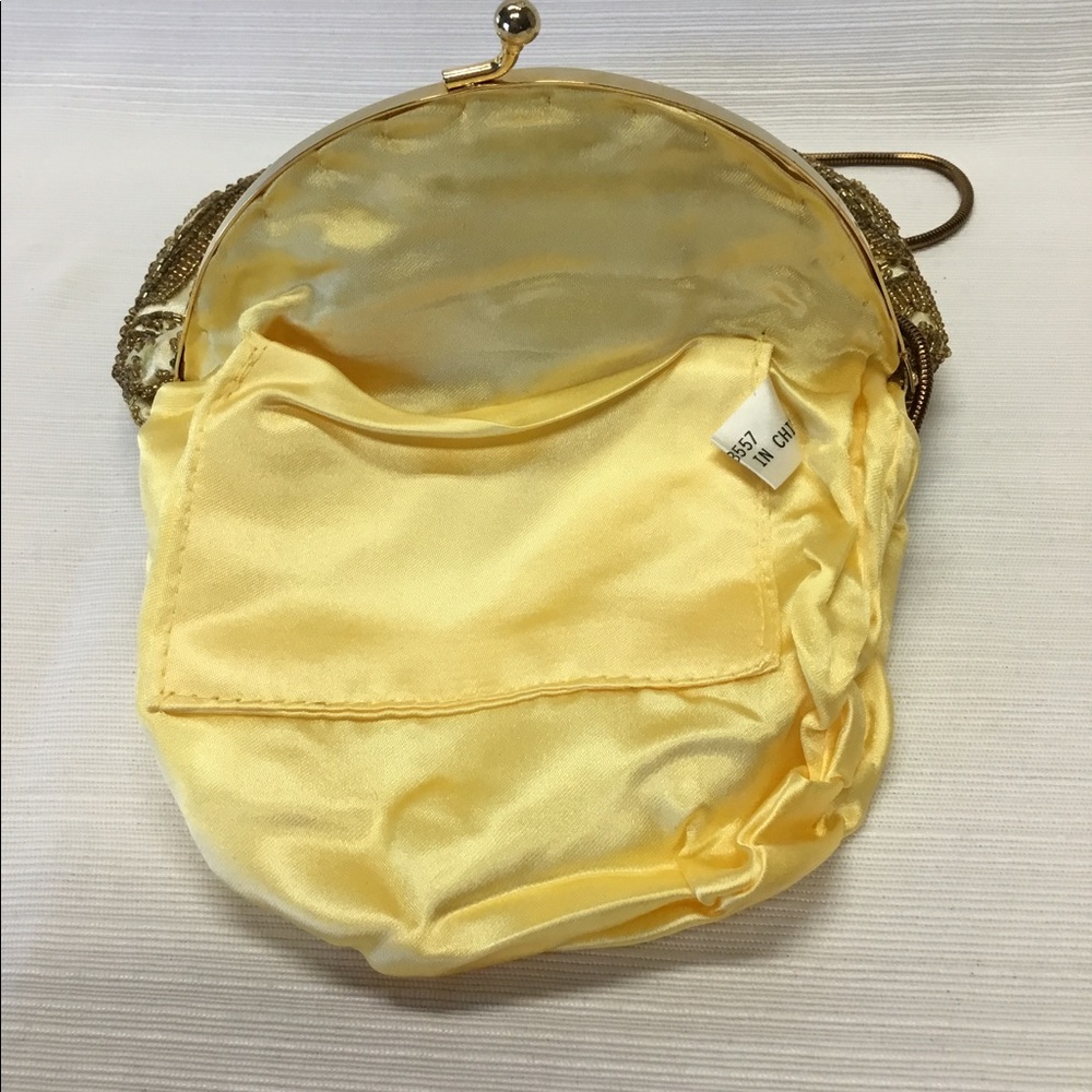 Exciting Fully Beaded Bag - Picture 7 of 8